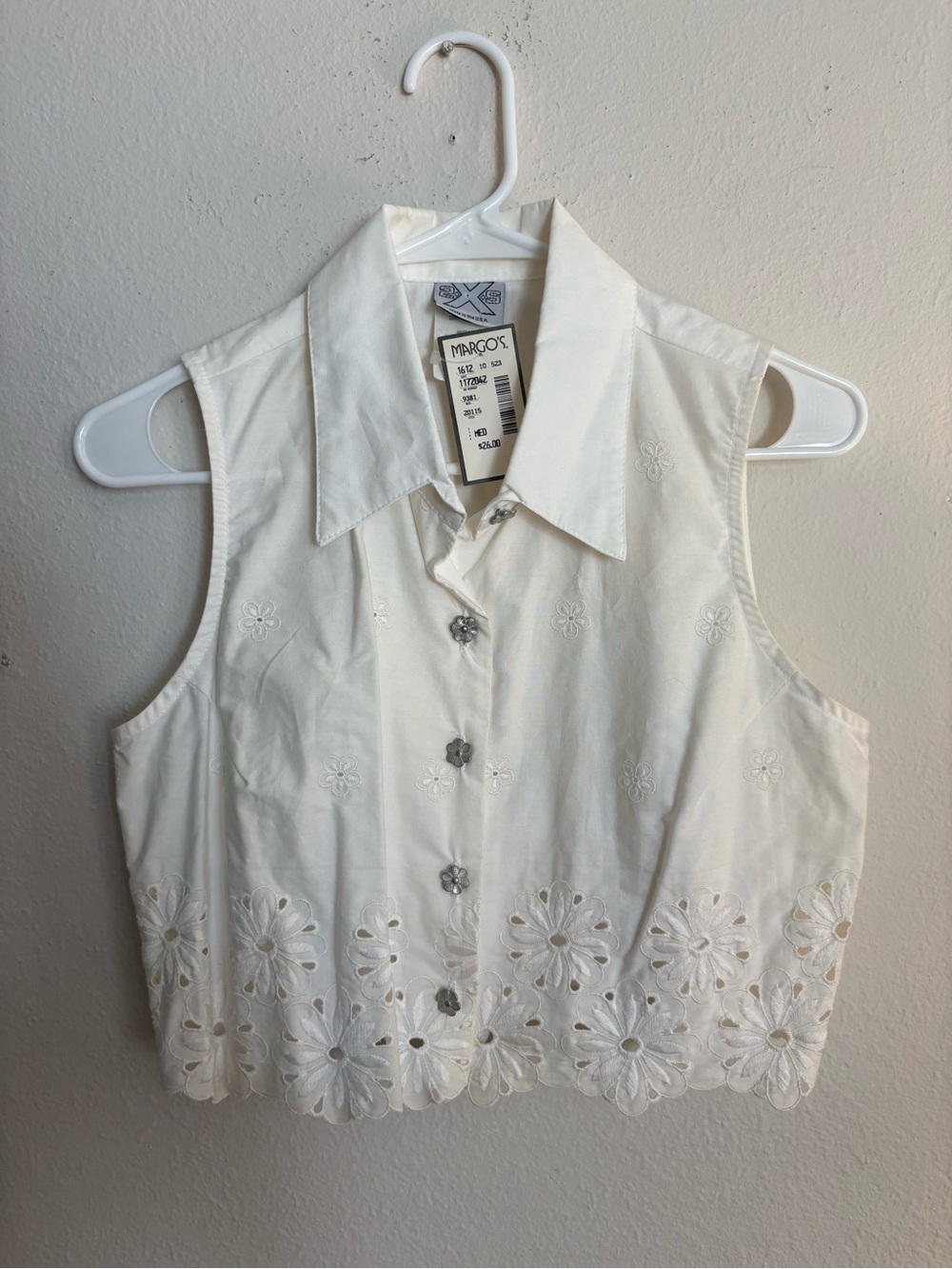 Margo’s vintage  White Sleeveless Eyelet Button-Front Crop Shirt made in USA